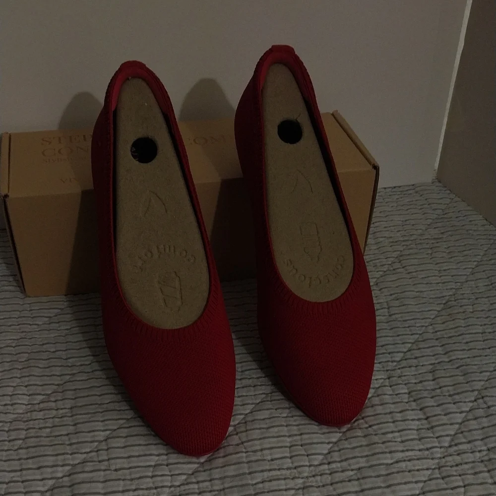 Stylish Red Women's Flats - Picture 1 of 6
